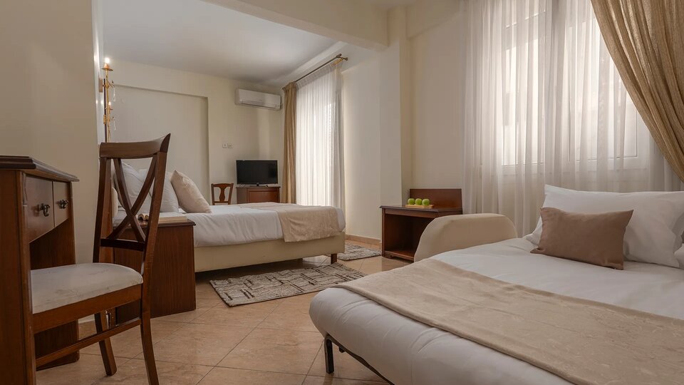 Tiara Holidays - Filippos Hotel Halkidiki - Family Room with balcony